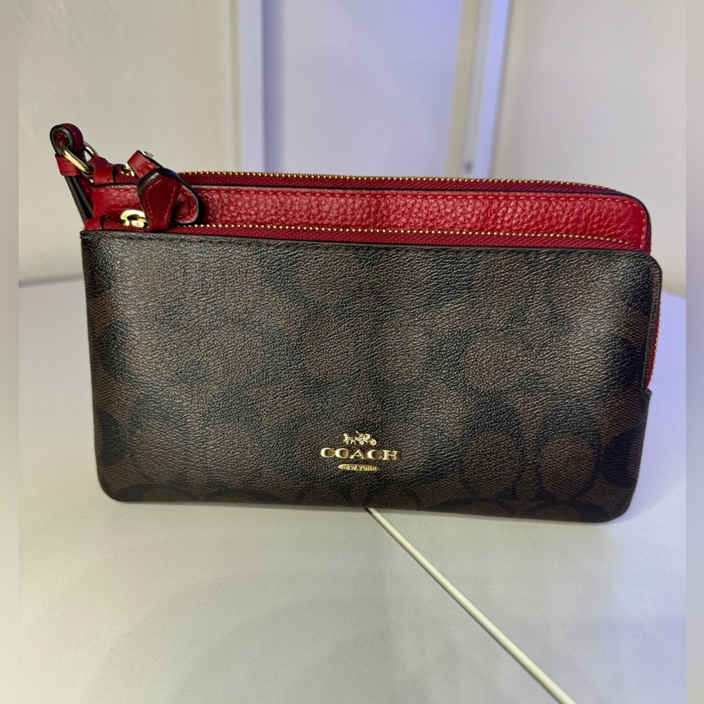 Coach wallet signature